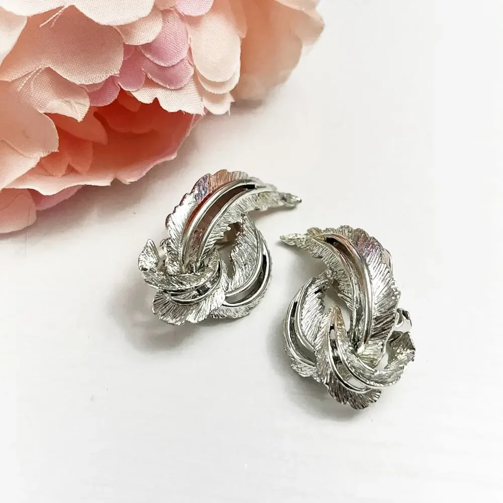 Sarah Coventry Vintage Feathered Fashion Silver tone Clip Earrings